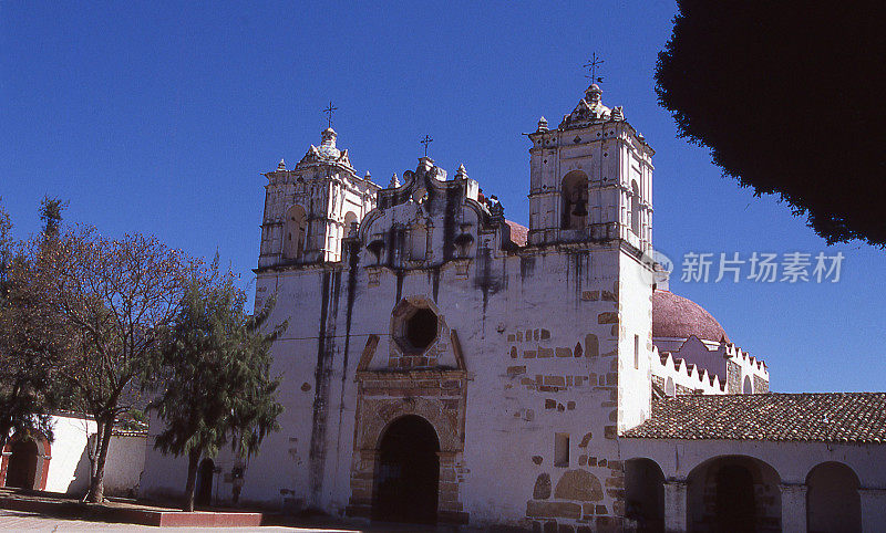 墨西哥瓦哈卡附近的Teotitlán del Valle教堂翻修